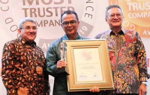 BNI Dapat Gelar Perusahaan Paling Dipercaya, Munadi Herlambang Mewakili di Panggung